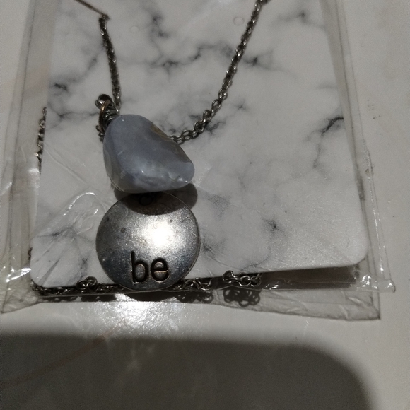 Be raw crystal handmade necklace sold as is - Picture 4 of 4